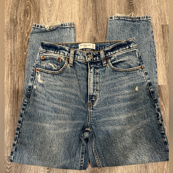 Abercrombie & Fitch High Rise Mom Jean, 26 - Picture 2 of 2